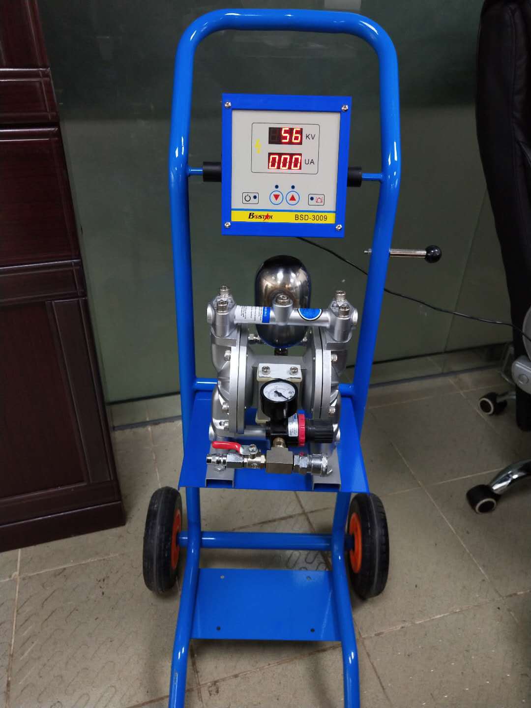 博士達(dá)水性涂料靜電噴槍帶推車